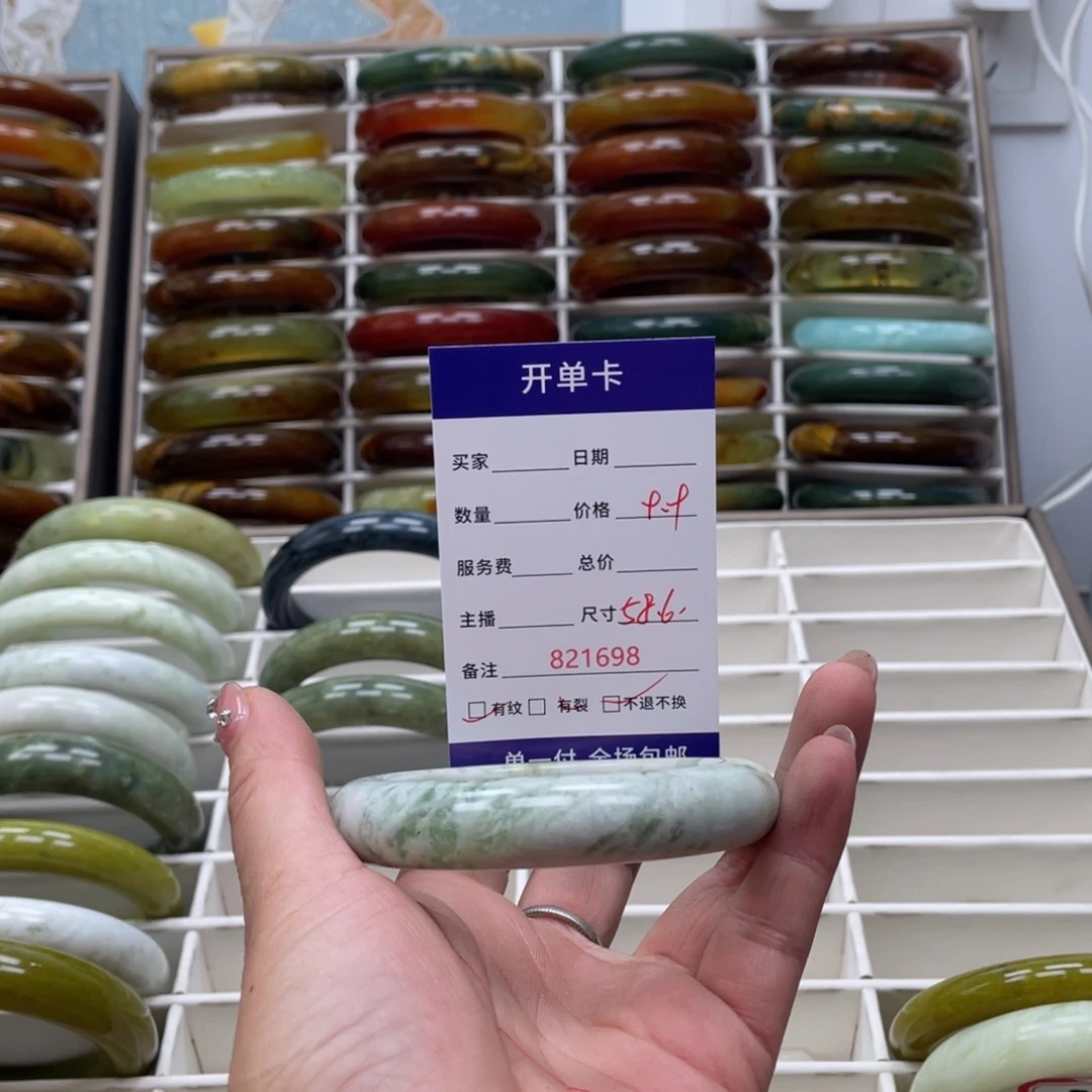 蛇纹石玉未镶嵌手镯夏**風