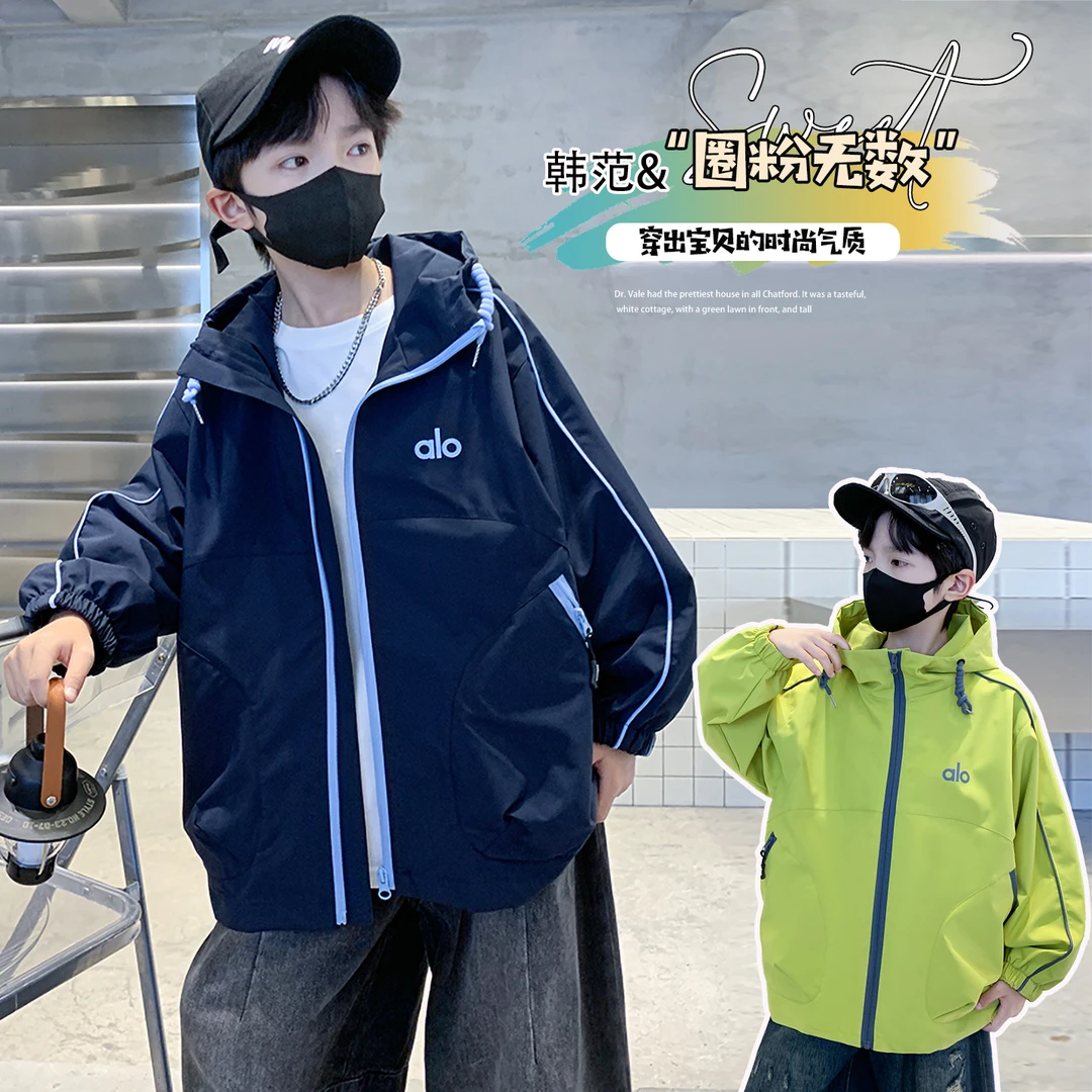 春秋款2025新款男孩上衣大童工装春装儿童连帽冲锋衣春款