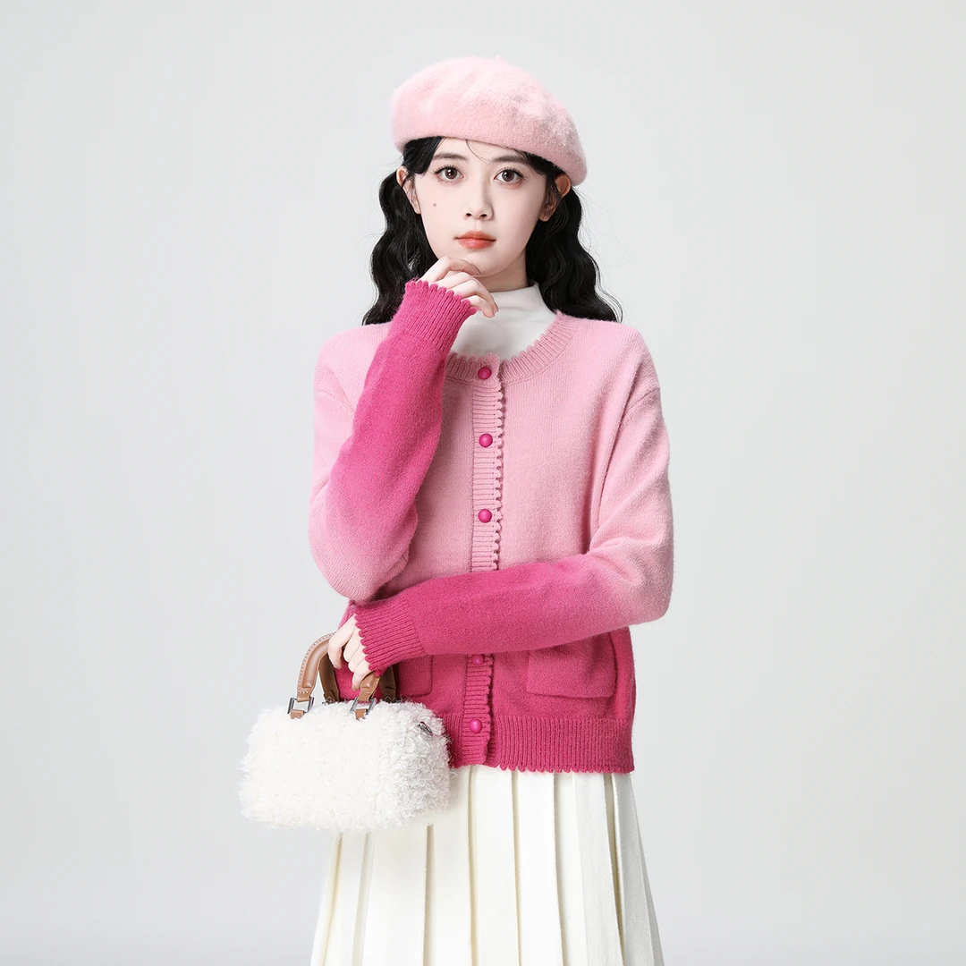 渐变粉色圆领毛衣外套女秋冬2025秋新款温柔风软糯针织开衫短上衣