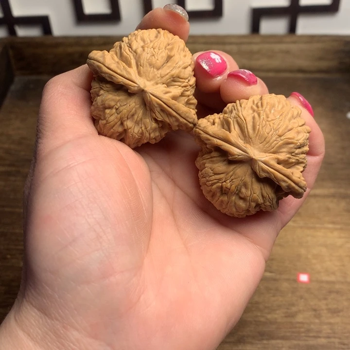 文玩核桃吊坠挑**贱白狮子