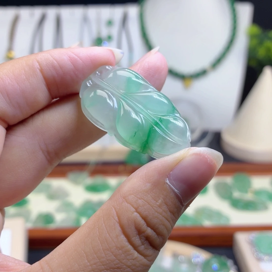 石英质玉（非洲翠）未镶嵌颈饰“****娱
