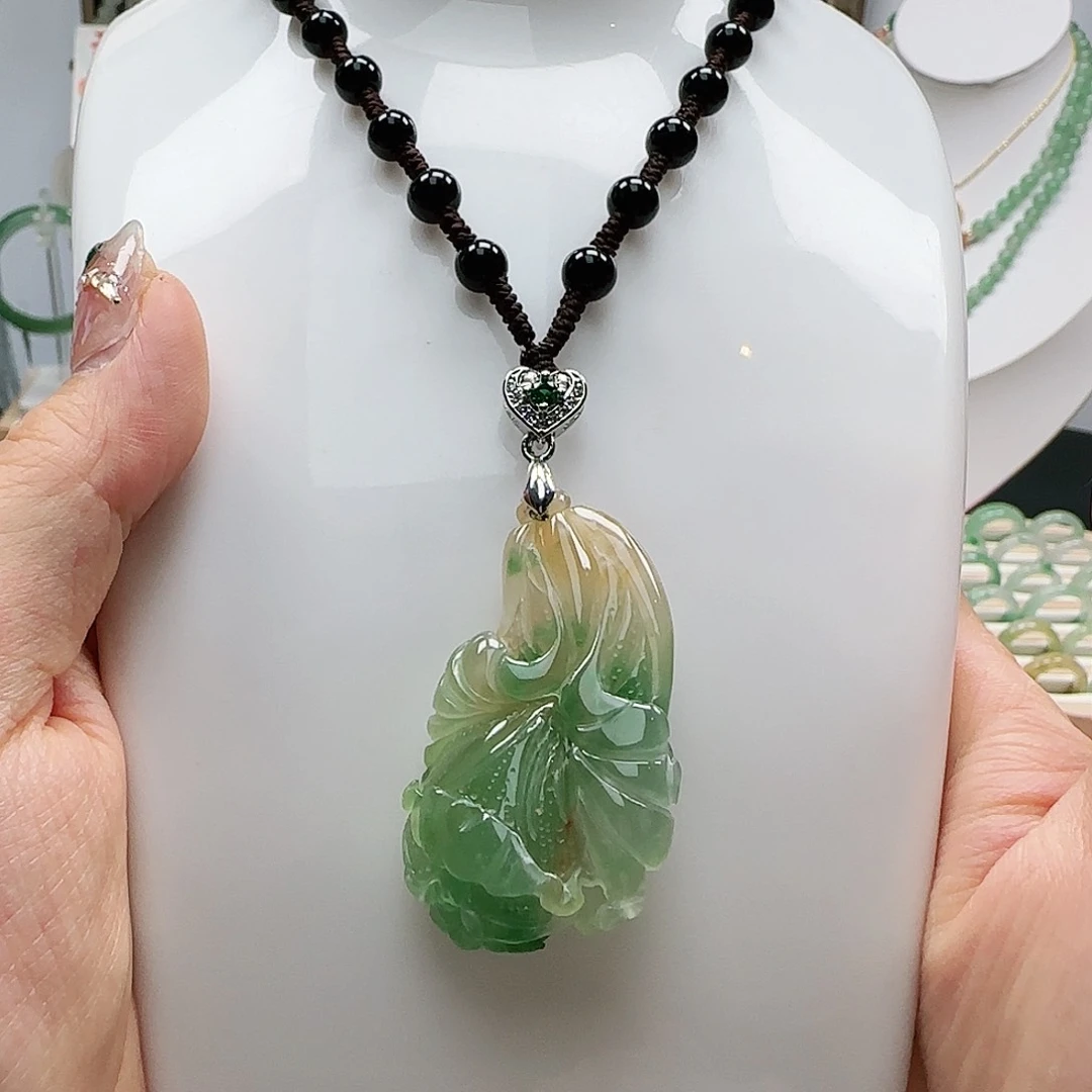 石英质玉（非洲翠）未镶嵌颈饰