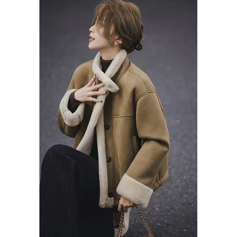 小谷粒仿皮毛一体短外套女2025冬季新款好看咖色两穿领型加厚上衣