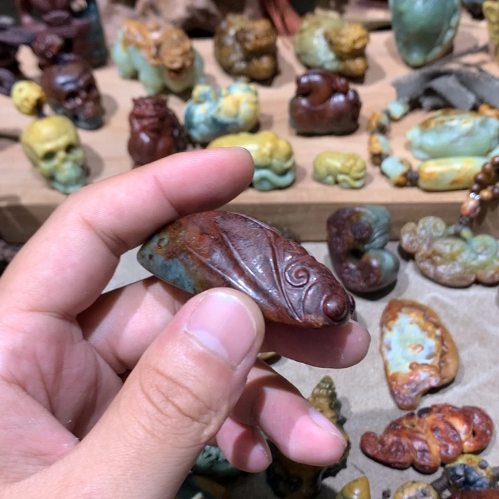 未镶嵌岫岩河磨玉（透闪石质玉）挂件