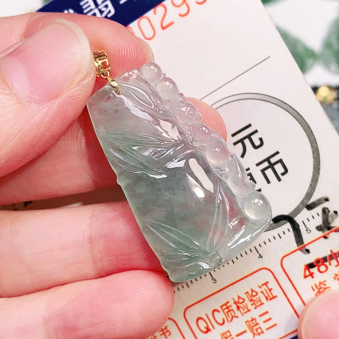 颈饰18K金镶嵌翡翠