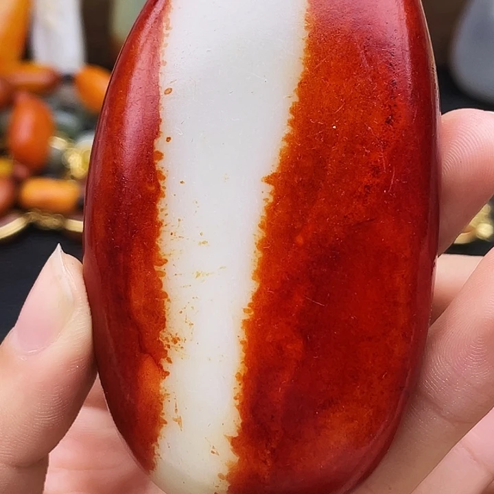 玉红皮白肉手把件一件