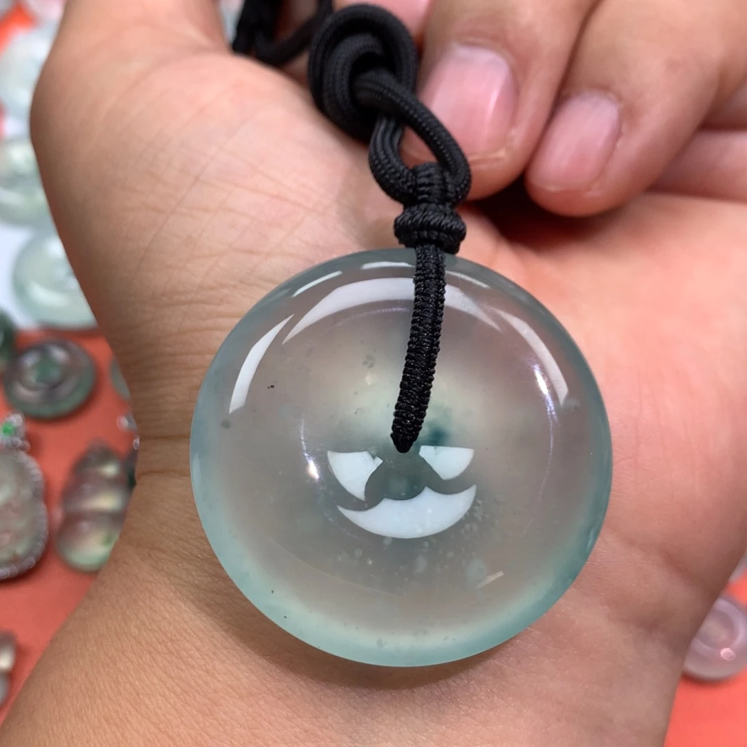 翡翠未镶嵌颈饰平安扣