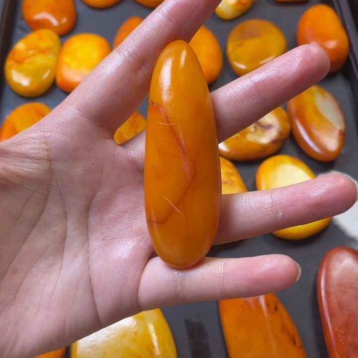 王***萍和田玉未镶嵌颈饰