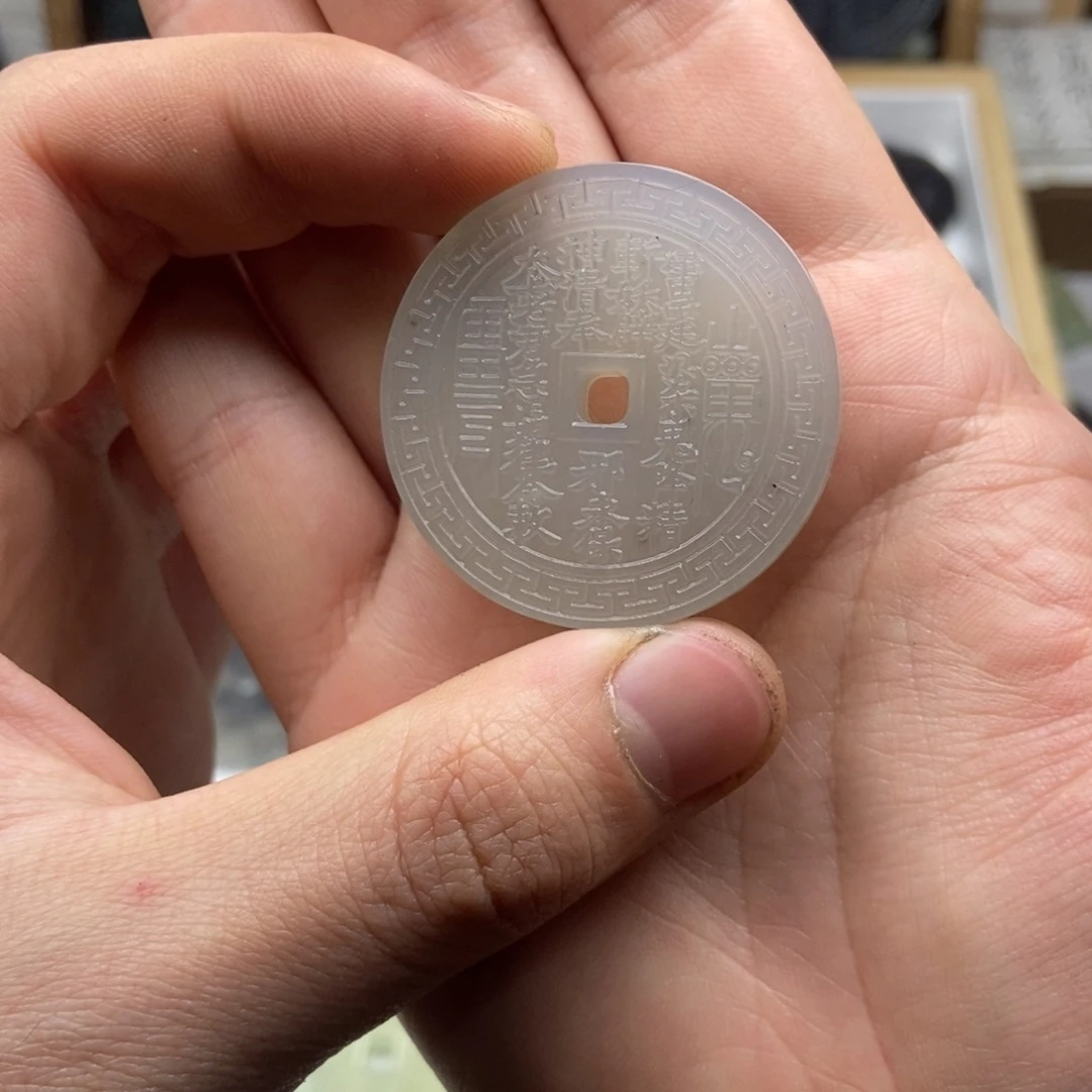 蛇纹石玉颈饰未镶嵌旧*框