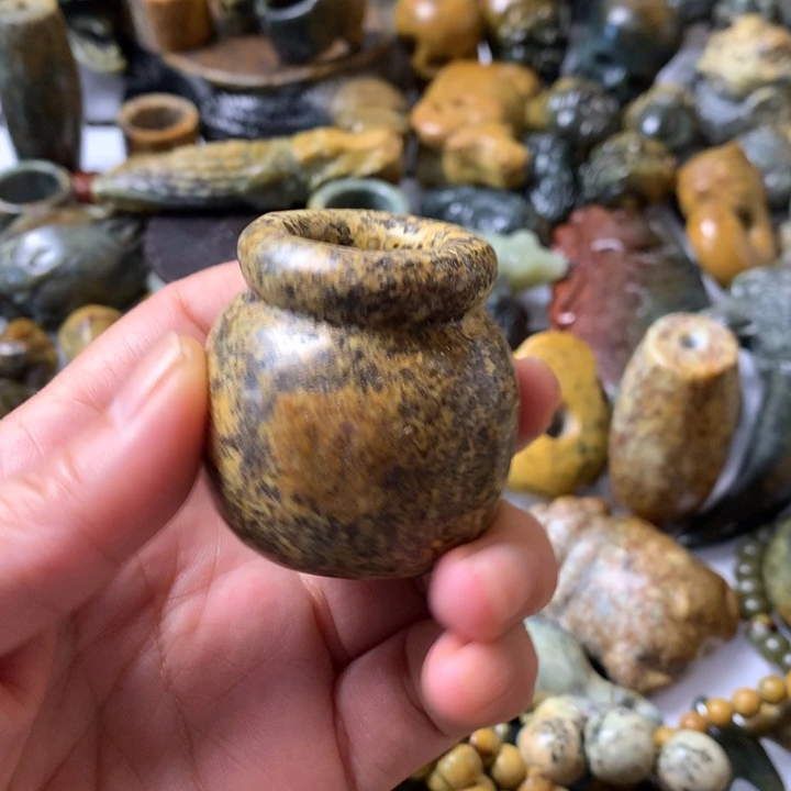 未镶嵌岫岩河磨玉（透闪石质玉）把件