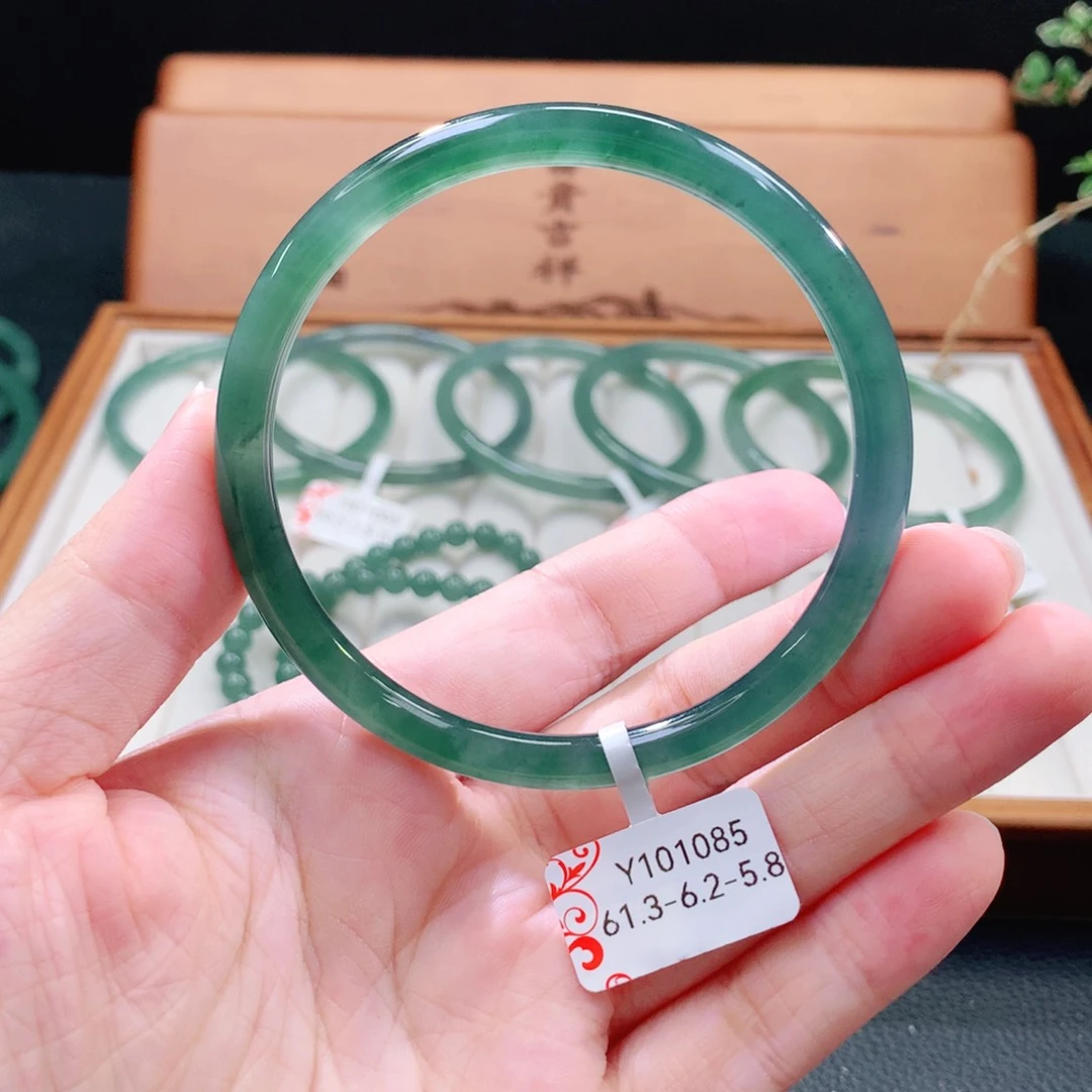 翡翠手镯（圆镯）未镶嵌
