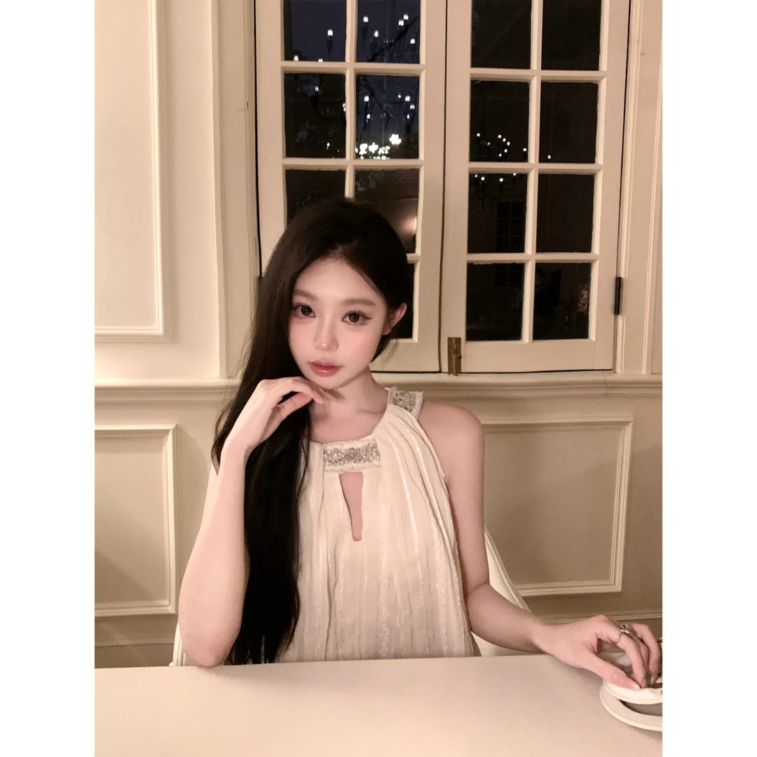 【恋恋白月光】设计感气质重工钉珠挂脖上衣女2025新款显瘦短裤套装