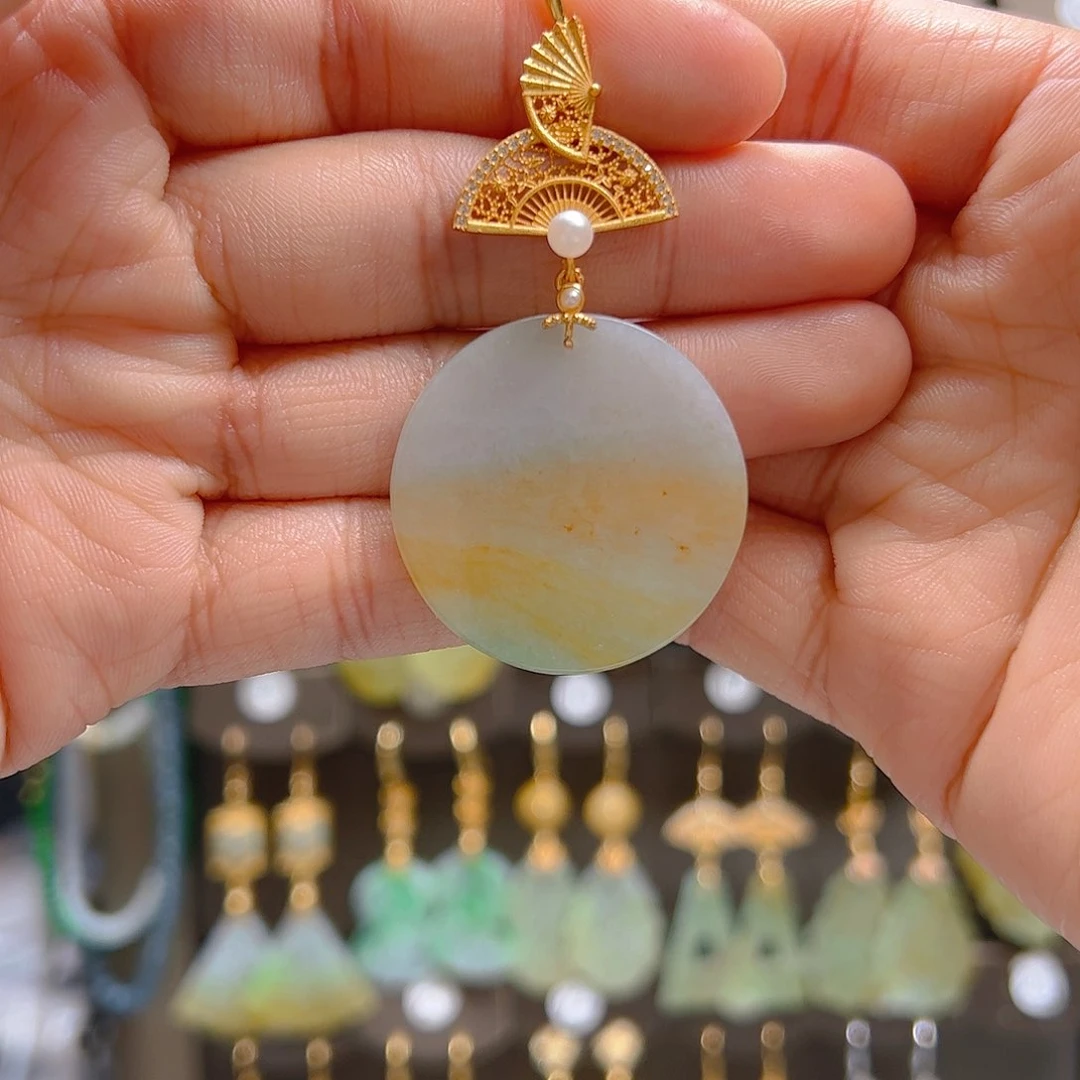 银S925镶嵌翡翠耳饰冰****?