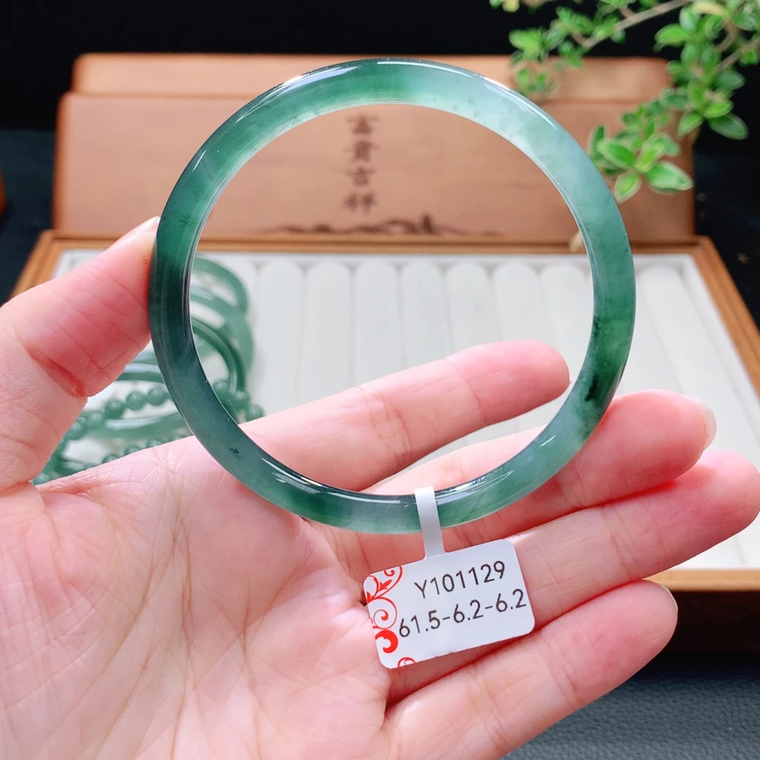 未镶嵌手镯（圆镯）翡翠