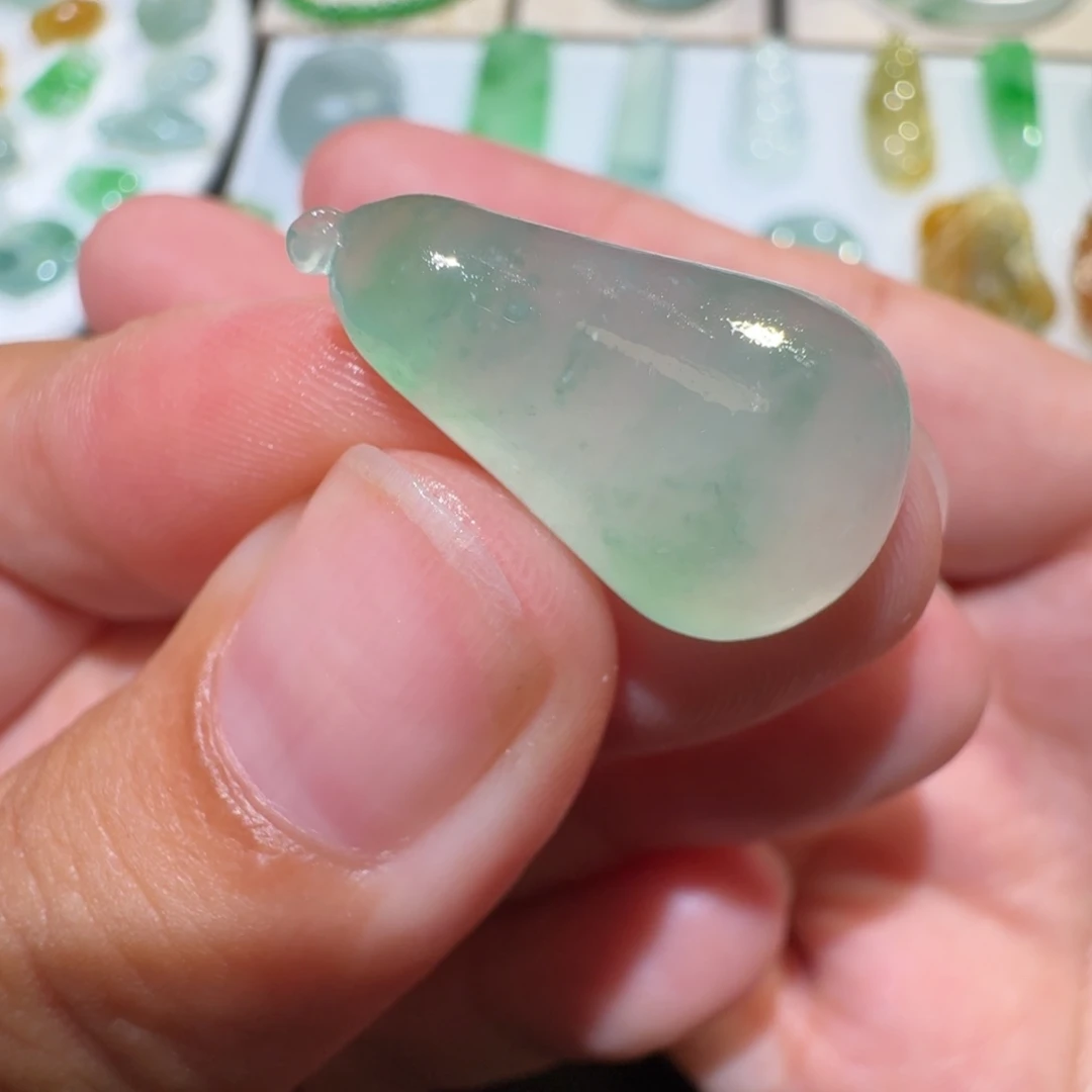 定制翡翠未镶嵌冰种飘绿花福瓜
