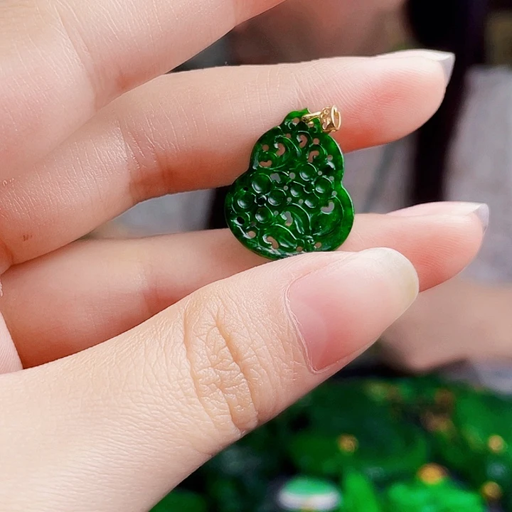 翡翠18K金镶嵌颈饰多样性
