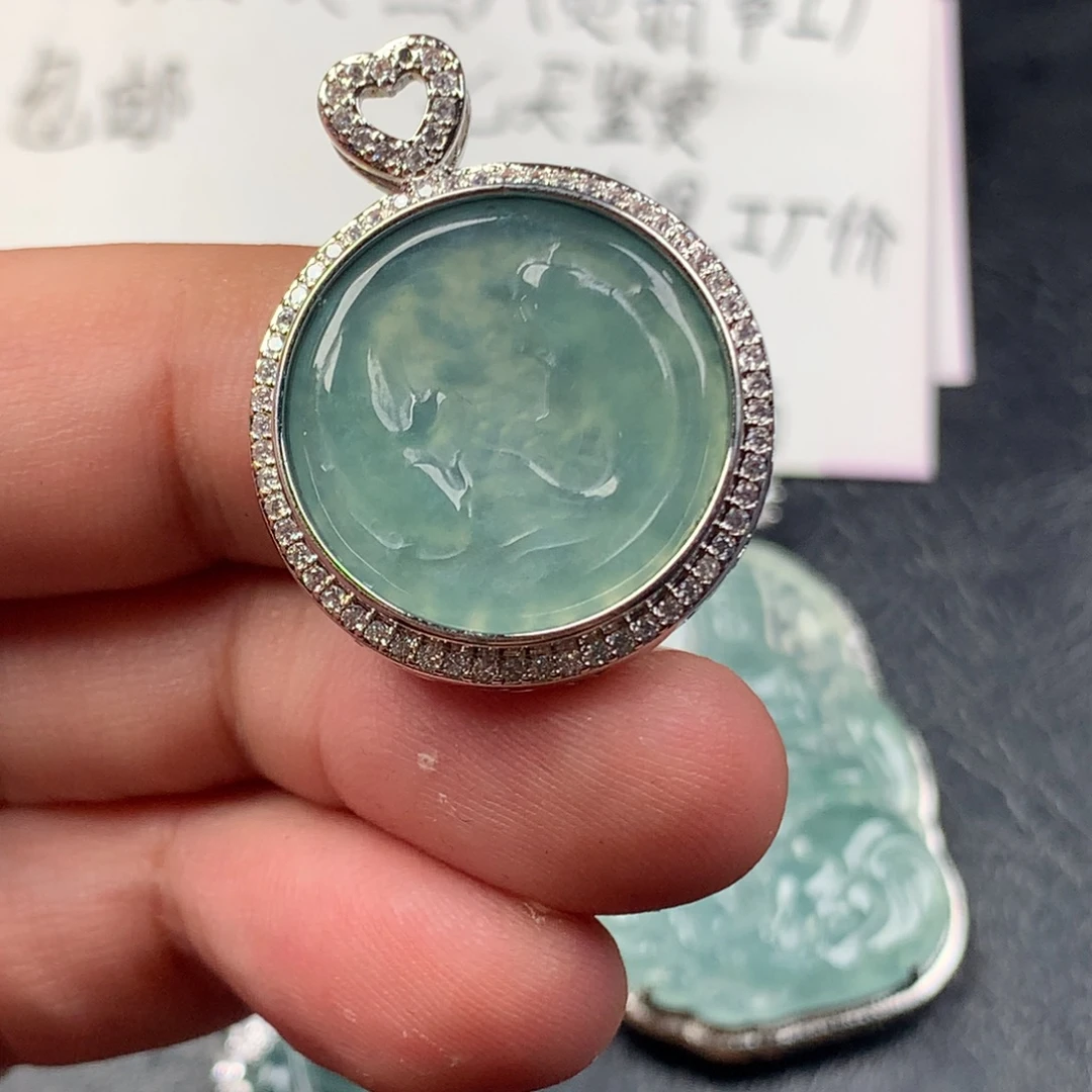 颈饰未镶嵌翡翠与你相伴
