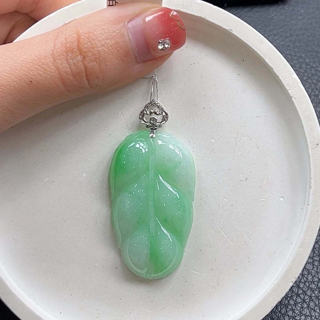 翡翠颈饰18K金镶嵌叶子