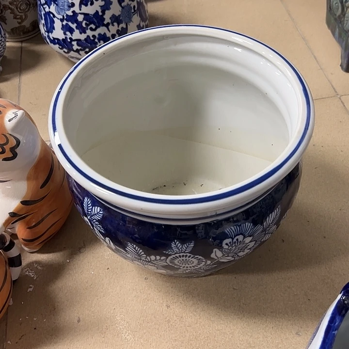 瓷片底裂微瑕陶瓶。。。。。。。。。。。。。。。