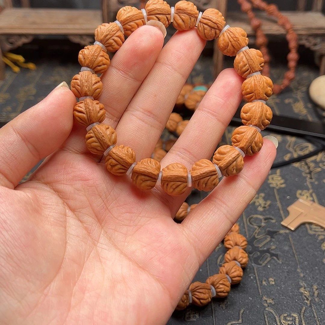 吊坠桃核小金豆手串