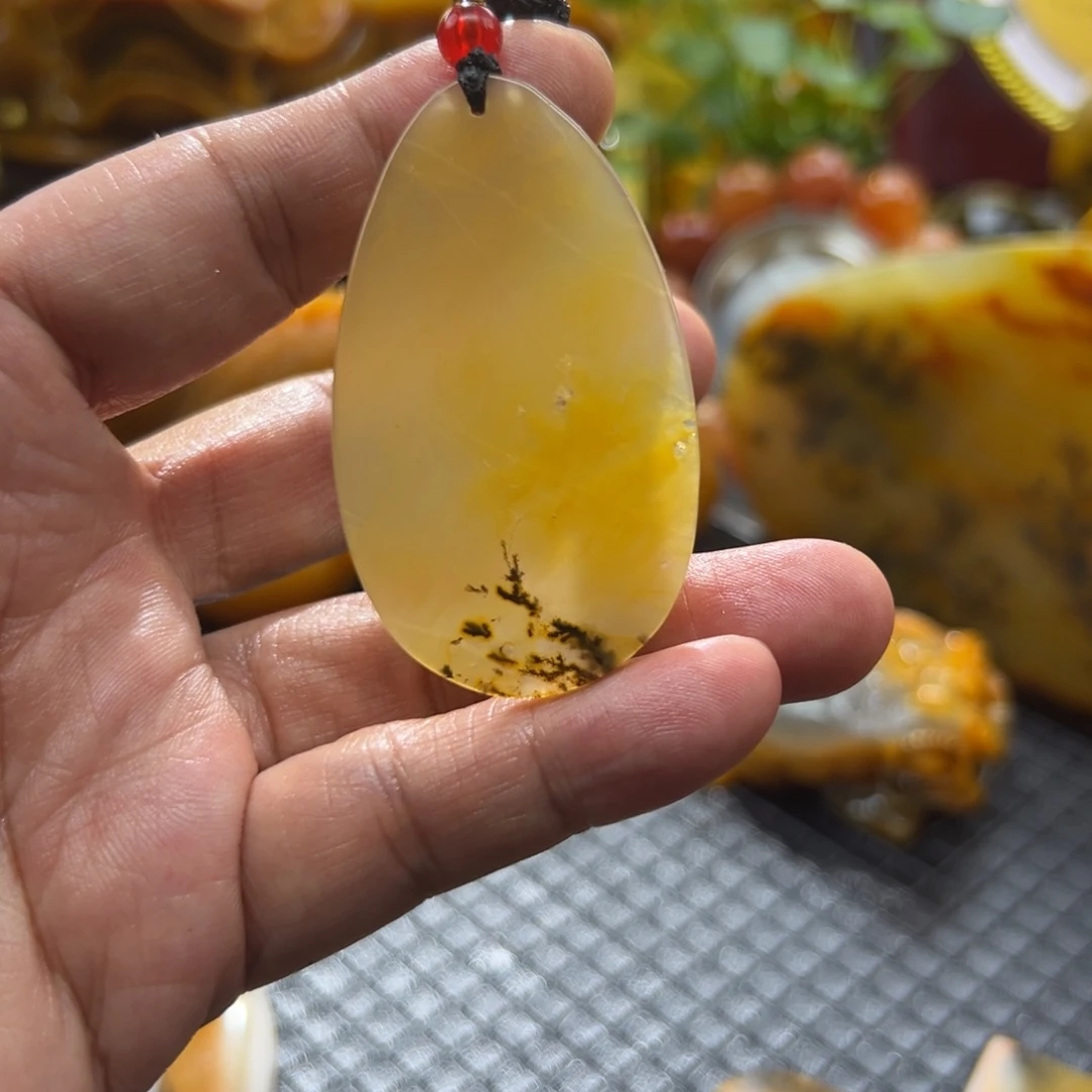 石英质玉未镶嵌颈饰