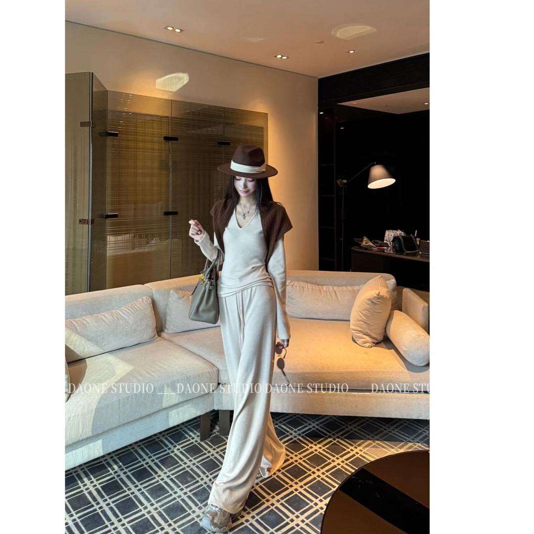 DAONE慵懒风秋冬针织加厚百搭收腰打底v领上衣阔腿裤围脖三件套