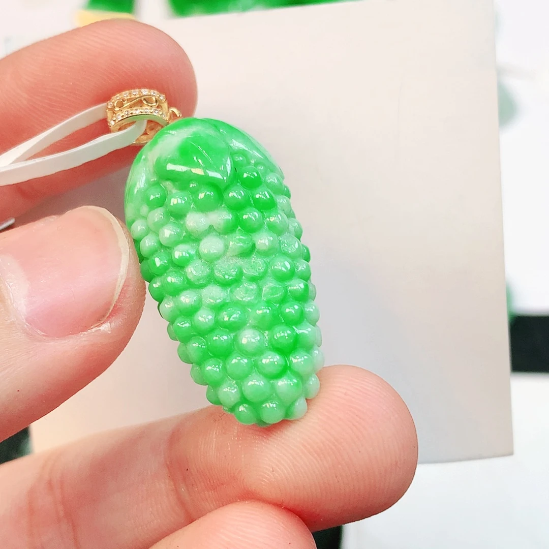 翡翠未镶嵌颈饰缅甸