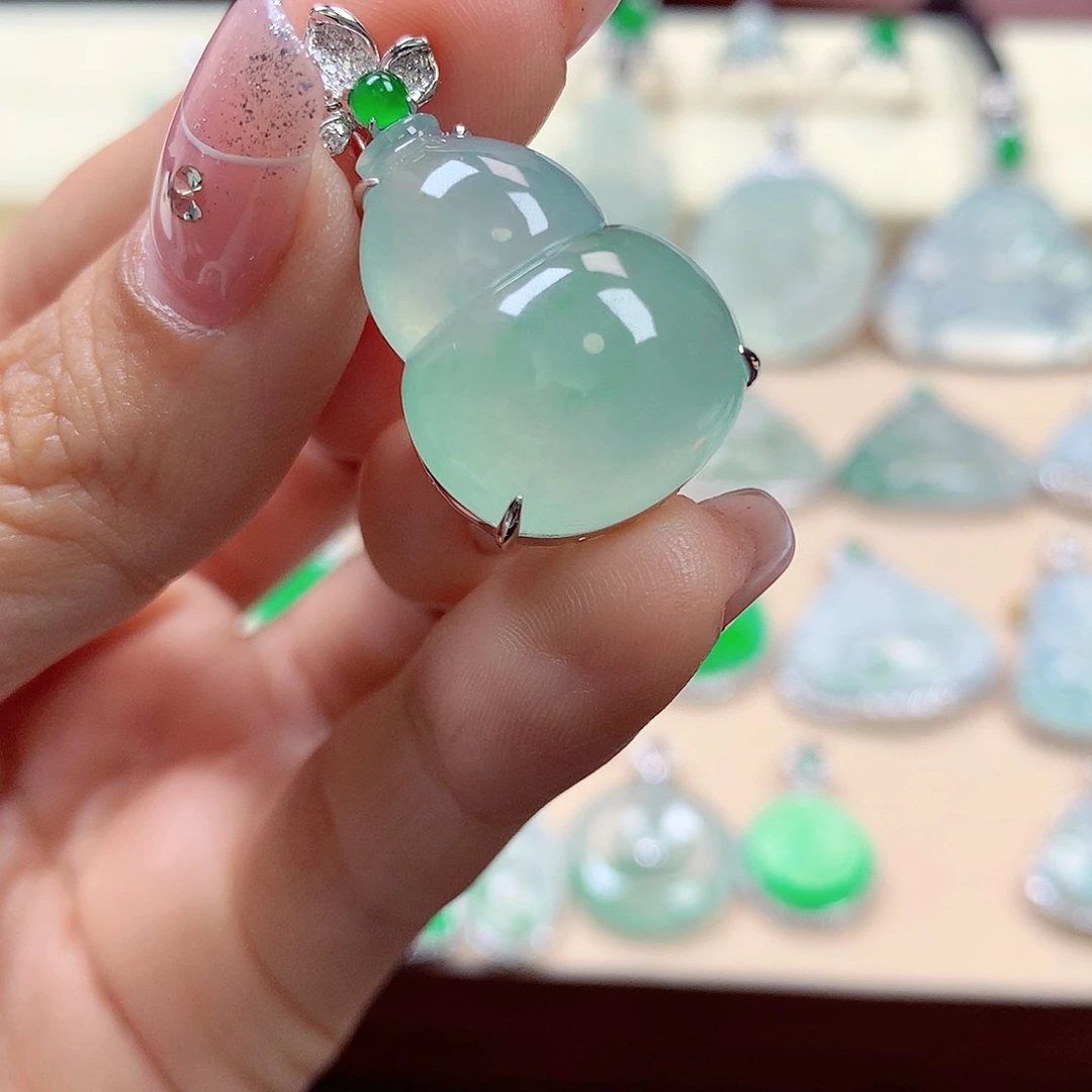 翡翠颈饰18K金镶嵌路****熊翡翠