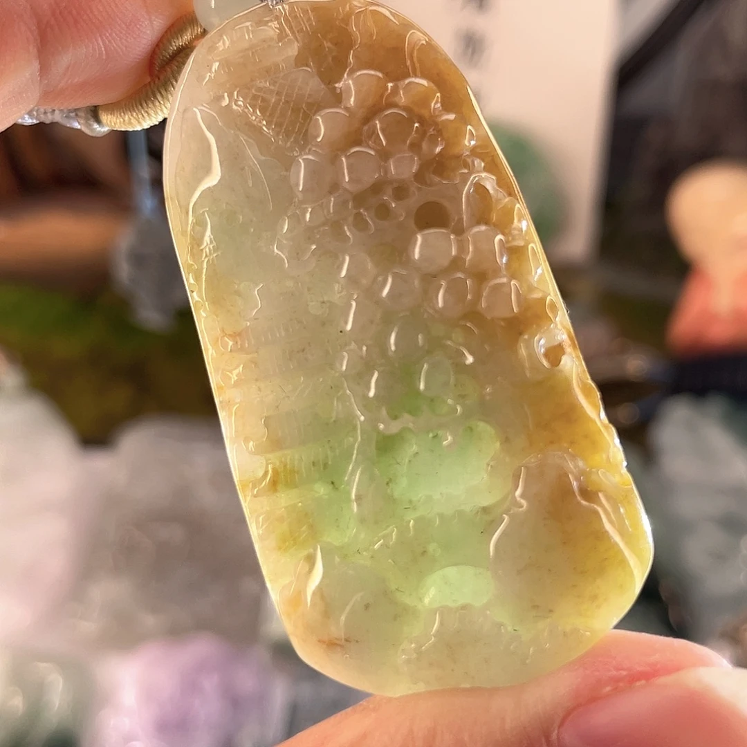 翡翠未镶嵌颈饰山水