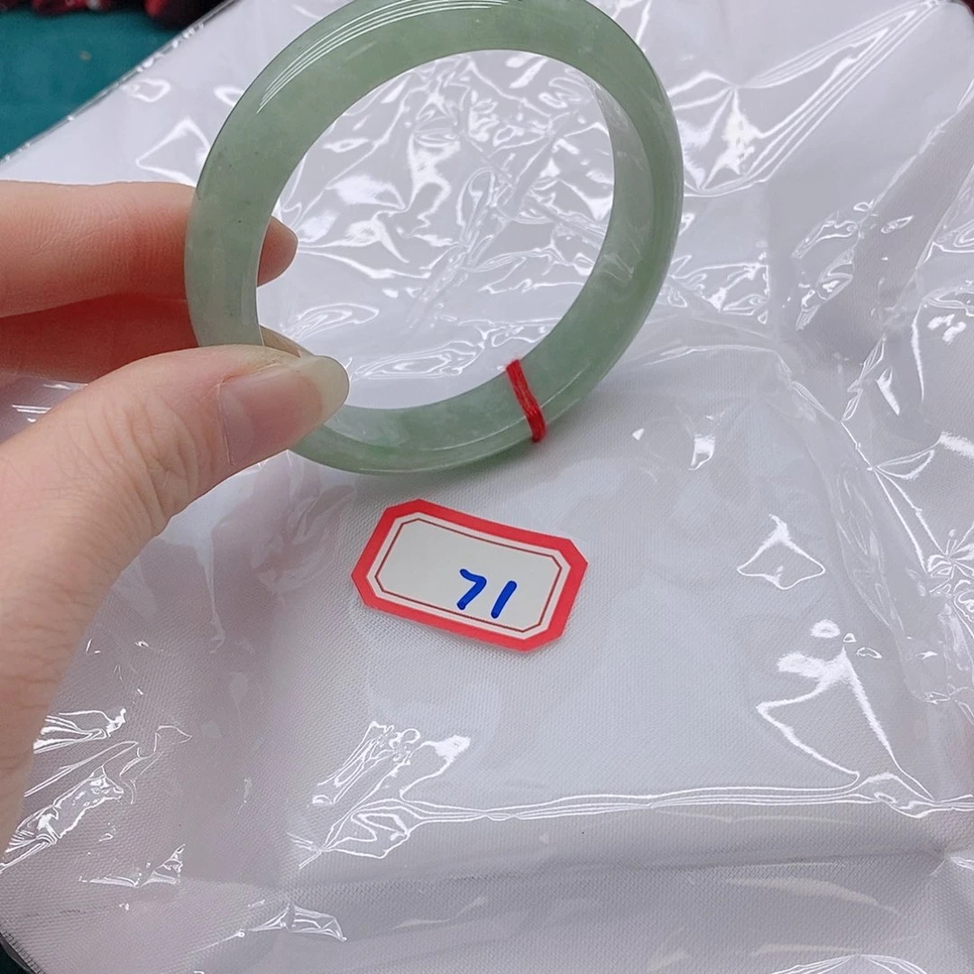 翡翠手镯未镶嵌m****e7111111111111