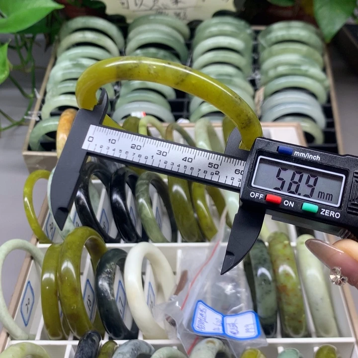 蛇纹石玉未镶嵌手镯31