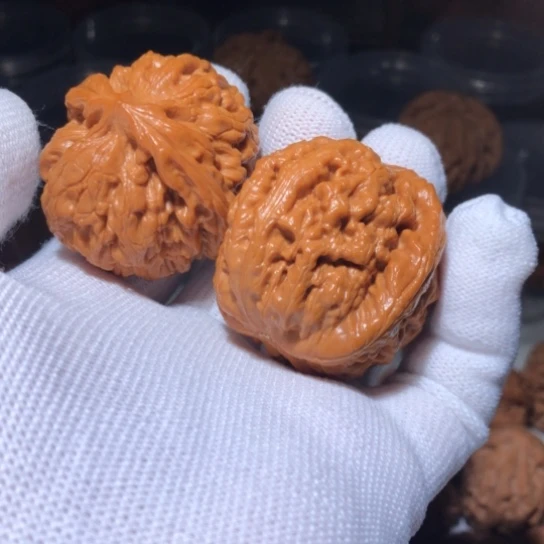 文玩核桃吊坠红锦鲤