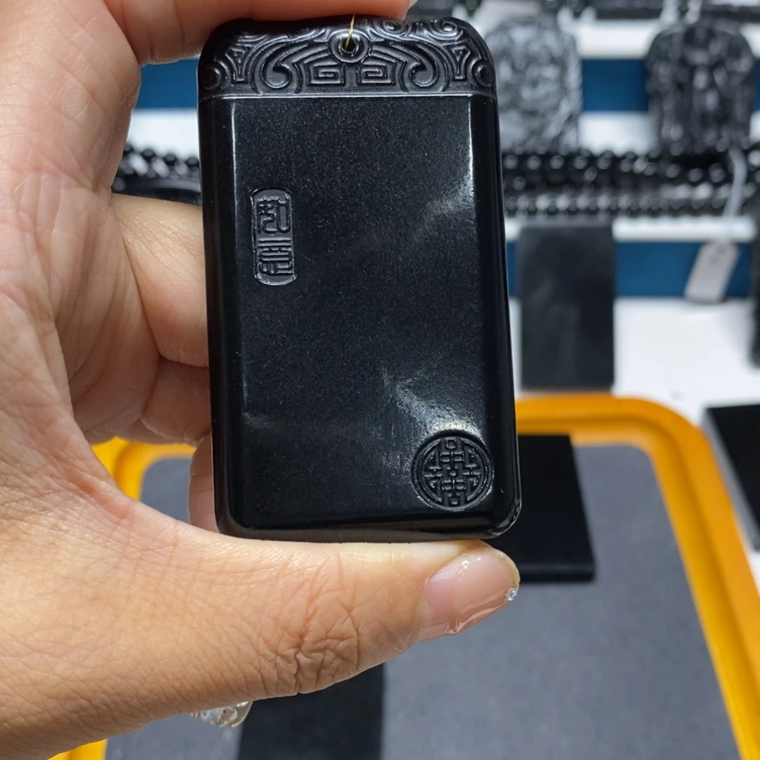 防***色未镶嵌蛇纹石玉吊坠
