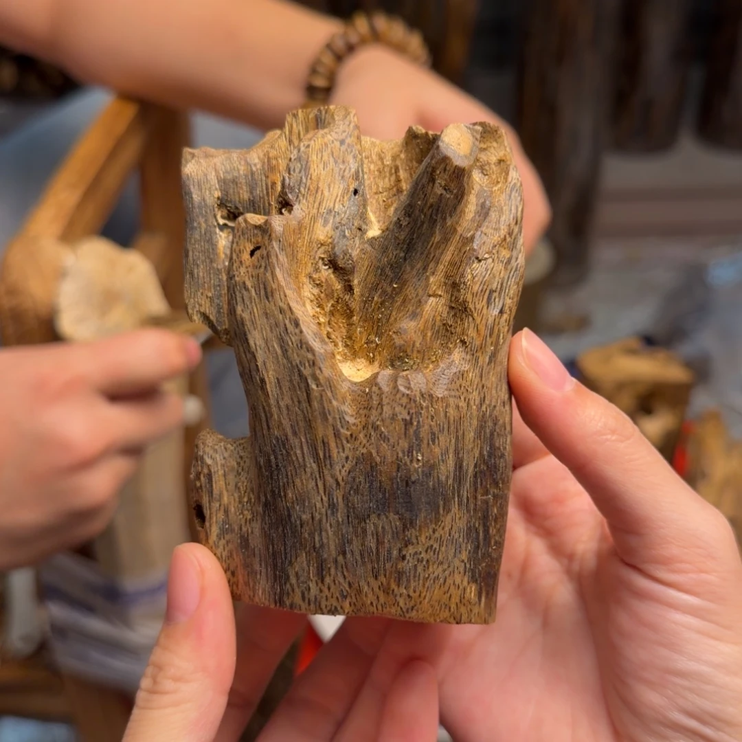 沉香碎屑沉香蓝宝石块料80克