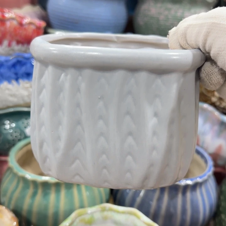 凑9块包邮，有孔，陶瓷花盆