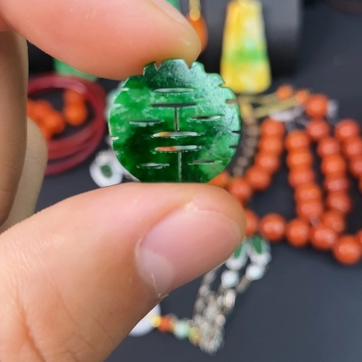 翡翠未镶嵌颈饰吊坠