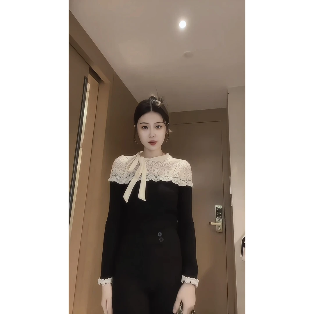 蝴蝶结蕾丝拼接针织打底衫女秋冬高级感洋气独特别致毛衣内搭上衣