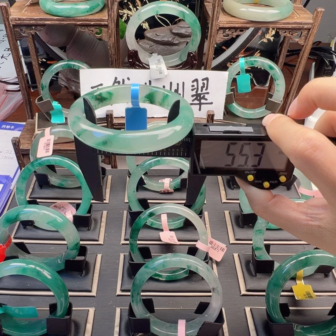 石英质玉（非洲翠）手镯未镶嵌