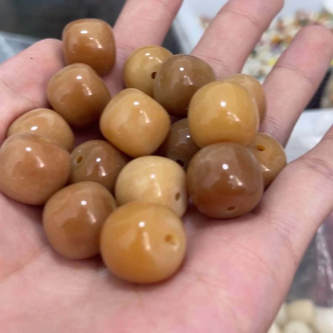 吊坠白玉菩提z18/10+5颗微瑕风化老型