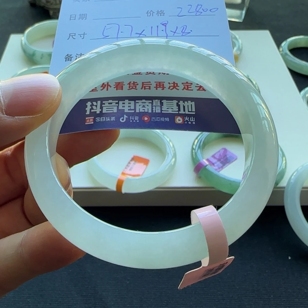 未镶嵌手镯翡翠天然A货翡翠手镯