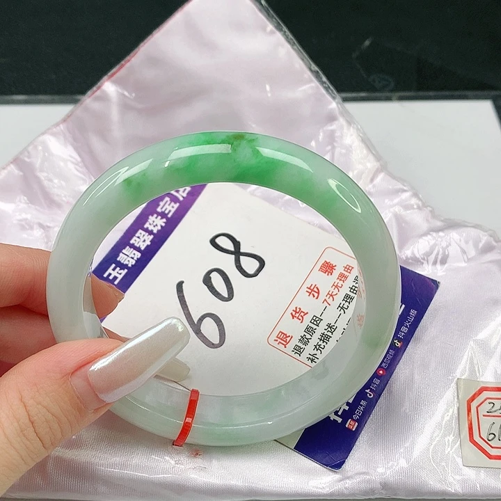 翡翠手镯未镶嵌翡翠手镯