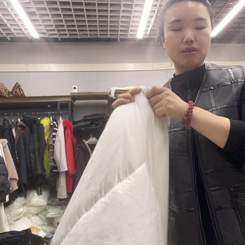 羊毛的，特别暖和，特别暖和。