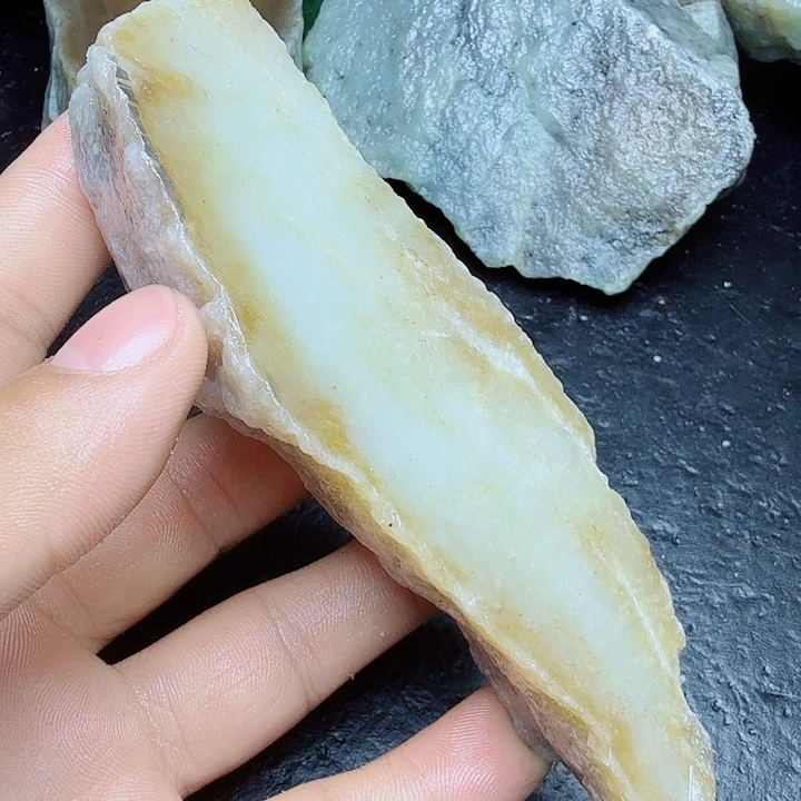 和田玉（糖玉）未镶嵌珠宝奇石