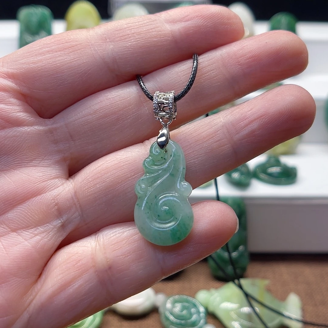 独山玉未镶嵌颈饰