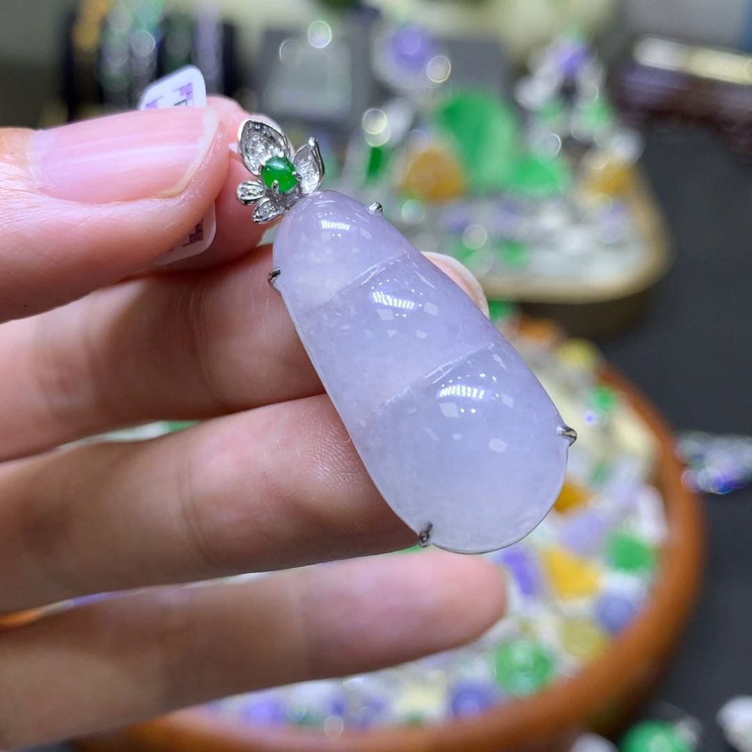 翡翠颈饰18K金镶嵌翡翠吊坠项链