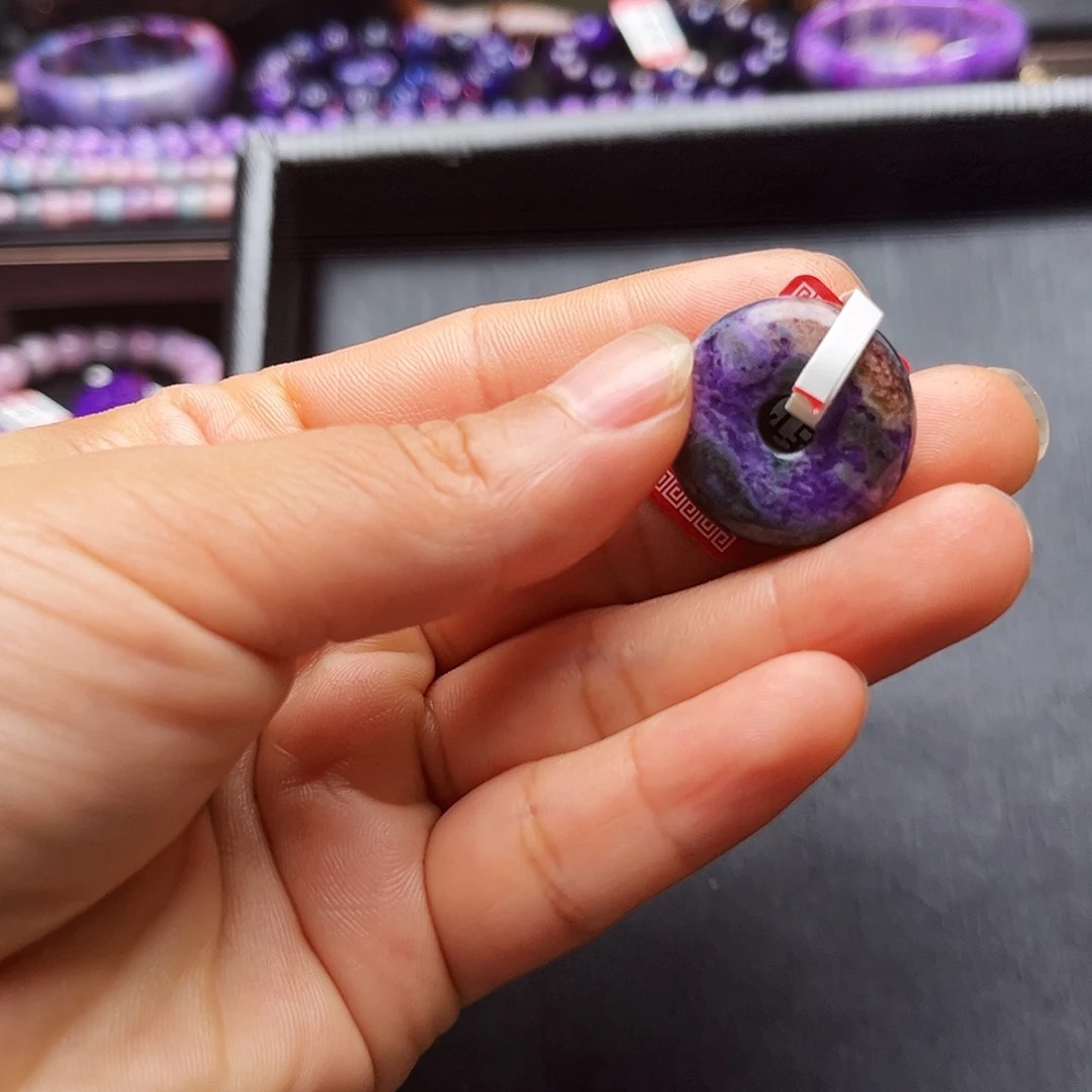 宝****未镶嵌苏纪石（舒俱来）吊坠(不含链)