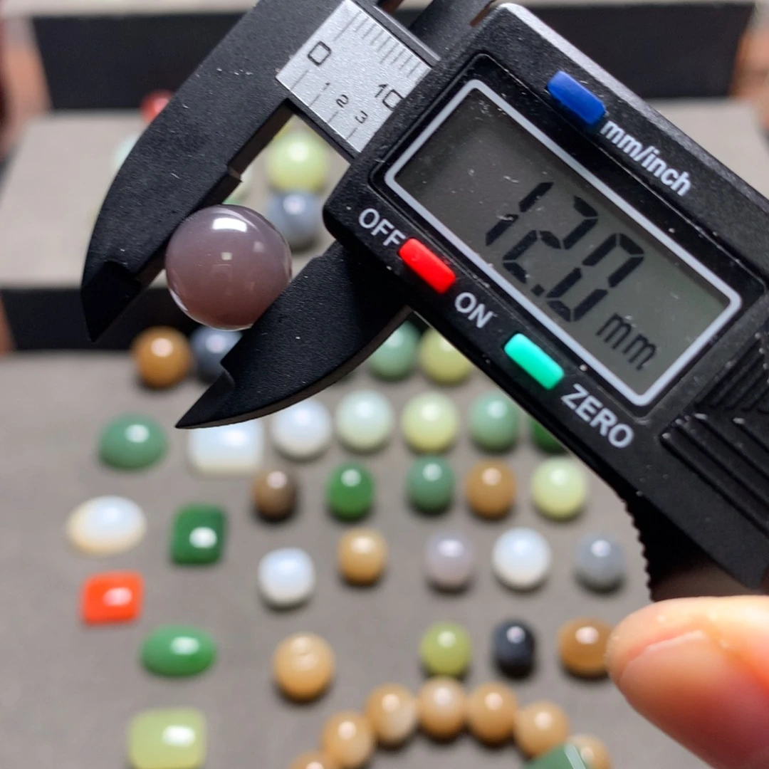 和田玉颈饰未镶嵌小***瓜