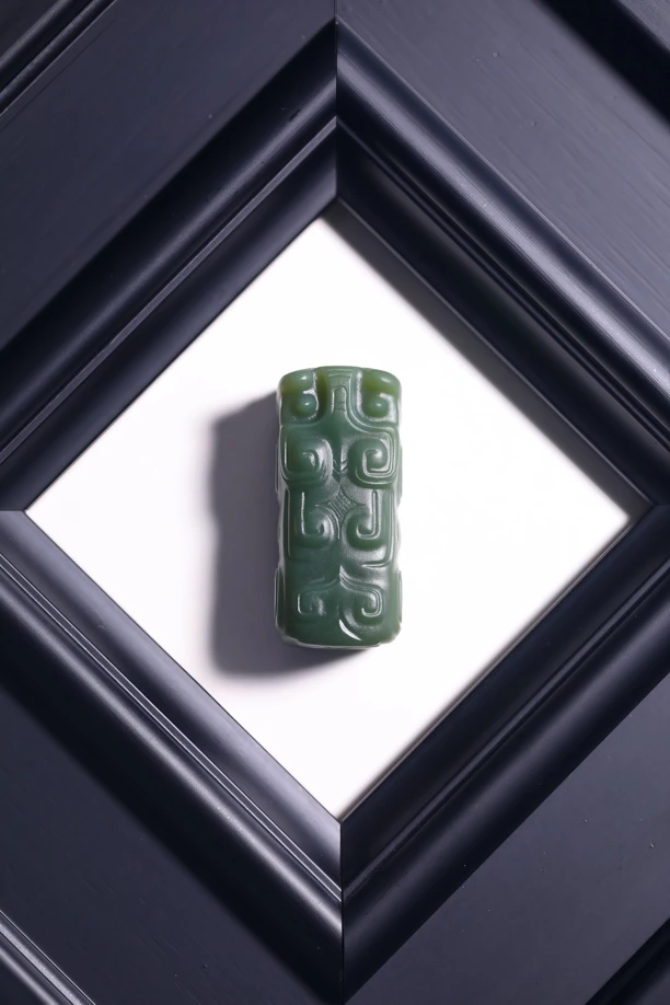 和田玉豆绿色商虎勒子