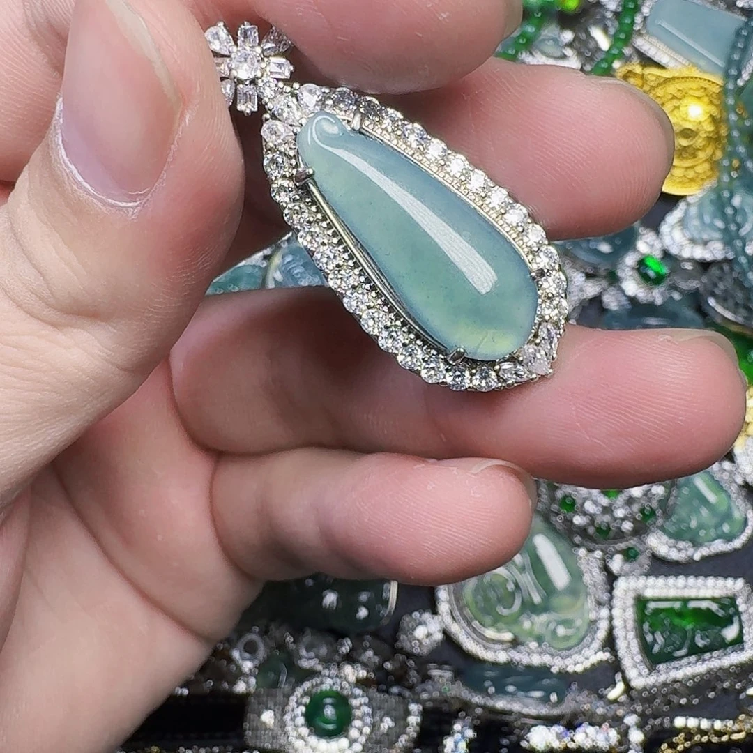 翡翠未镶嵌颈饰天然A货翡翠放漏