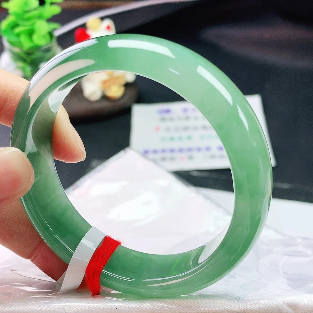 翡翠手镯未镶嵌58轮胎